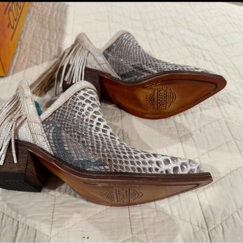 Corral Women's 4.5" Natural Python Fringe Pointed Toe Size 7.5